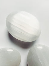 crystal-selenite-quartz-palm-stone